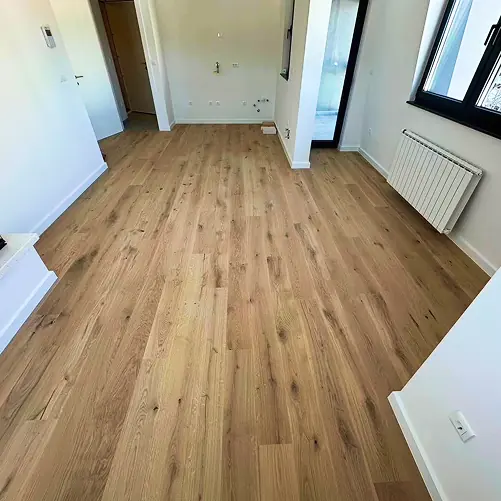 Prostorija u kojoj je postavljen novi kvalitetni parket